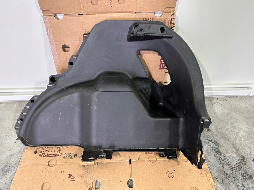 фото №1, Toyota yaris ii обшивка багажника правый 3d