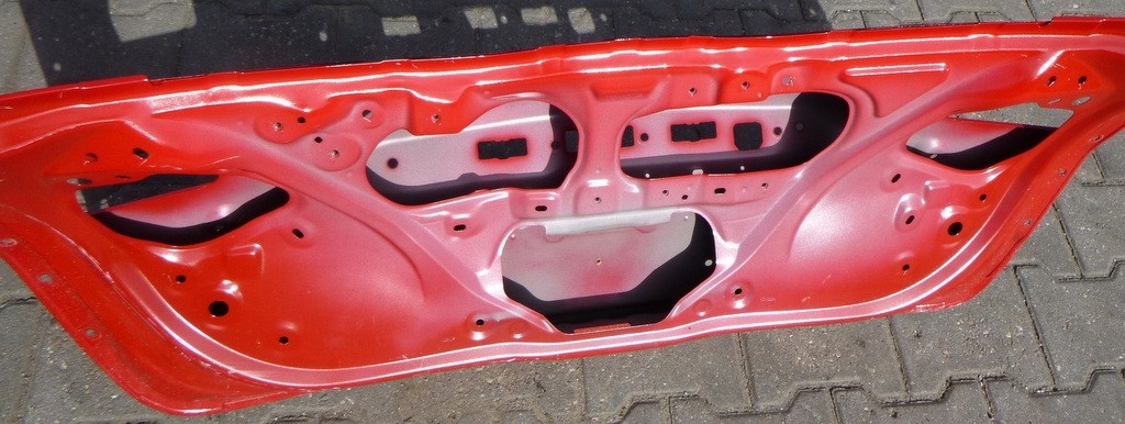 фото №6, Toyota yaris крышка багажника задняя