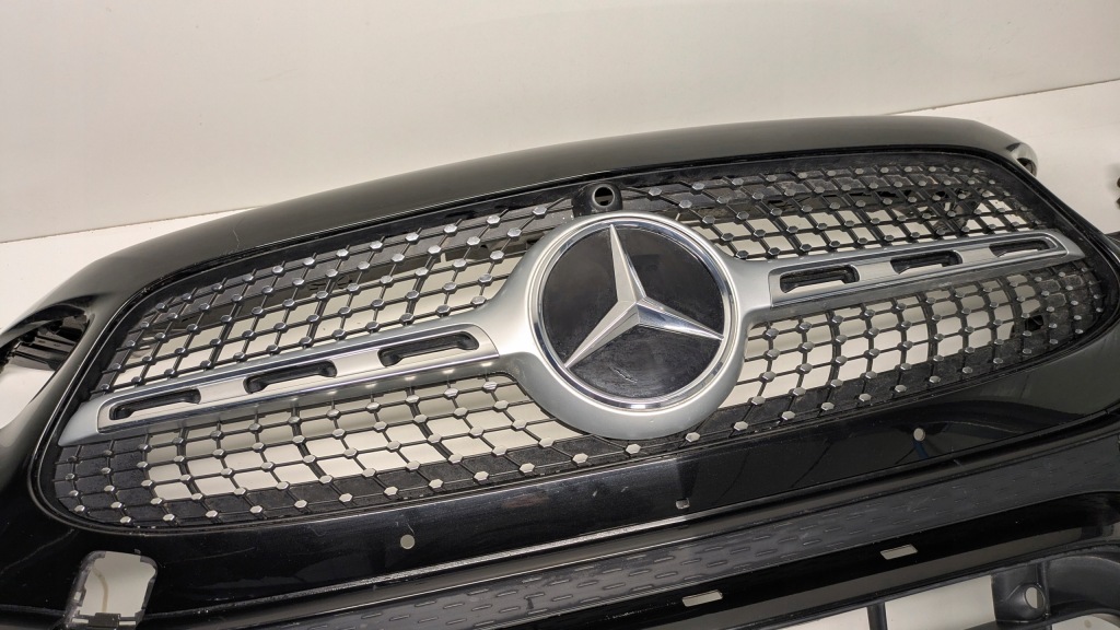 Бампер передні  mercedes gla h247 amg в Україні
