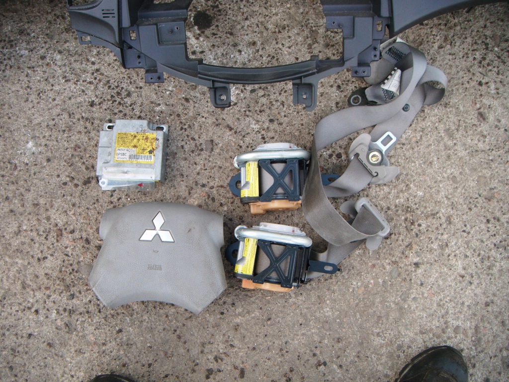 фото №7, Mitsubishi grandis 03-11konsola подушки безопасности ремни kpl.