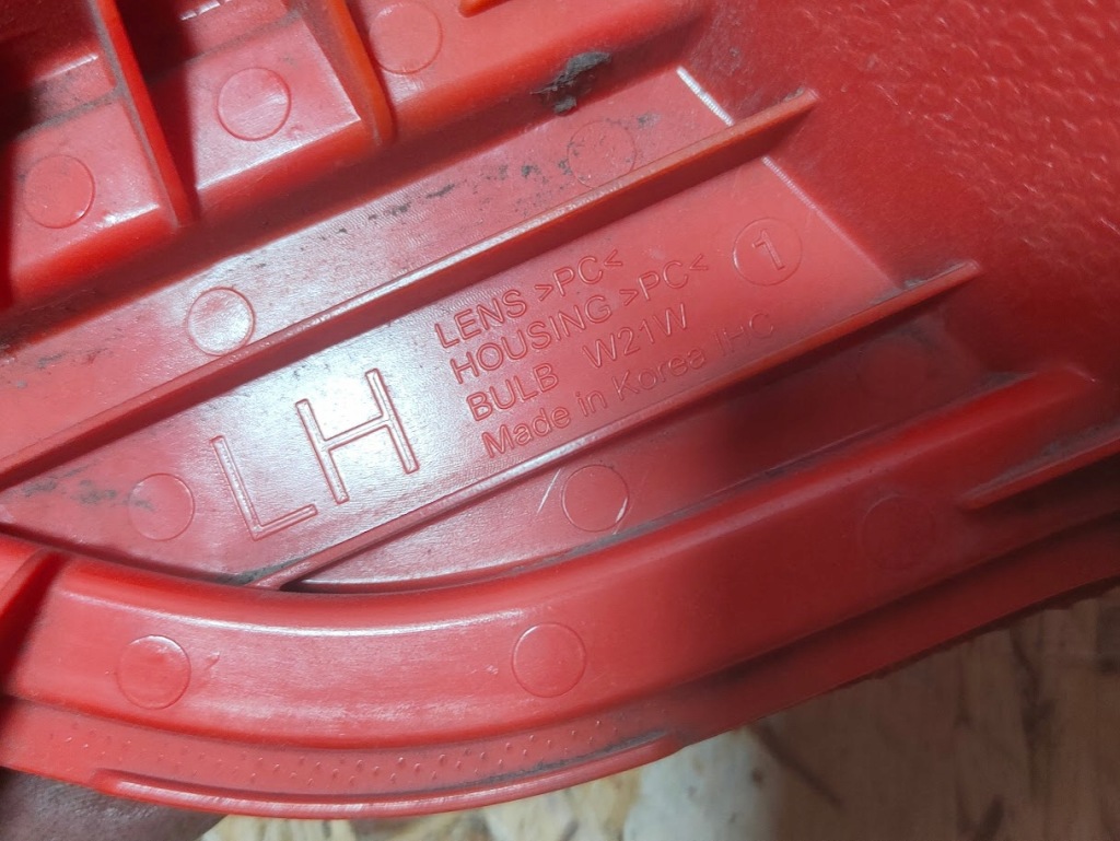 Лампа противотуманная левый задний  opel mokka x 2016- 42503033 в Украине