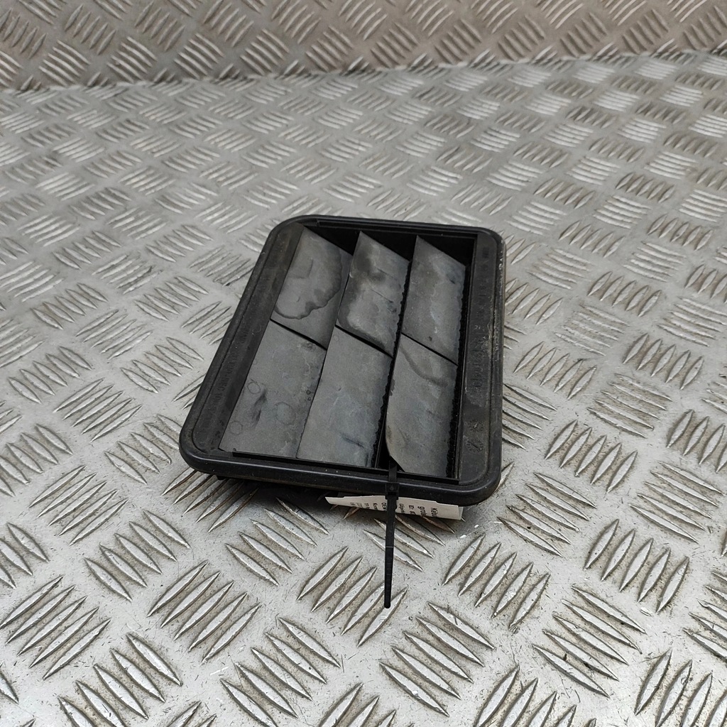 фото №5, Bmw 4 f32 f33 2016 решётка вентиляционная pod бампером задним