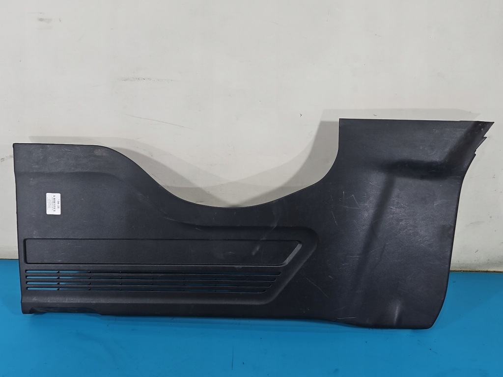 Купити Оббивка багажника права обшивка toyota proace city 9817651477 хетчбек