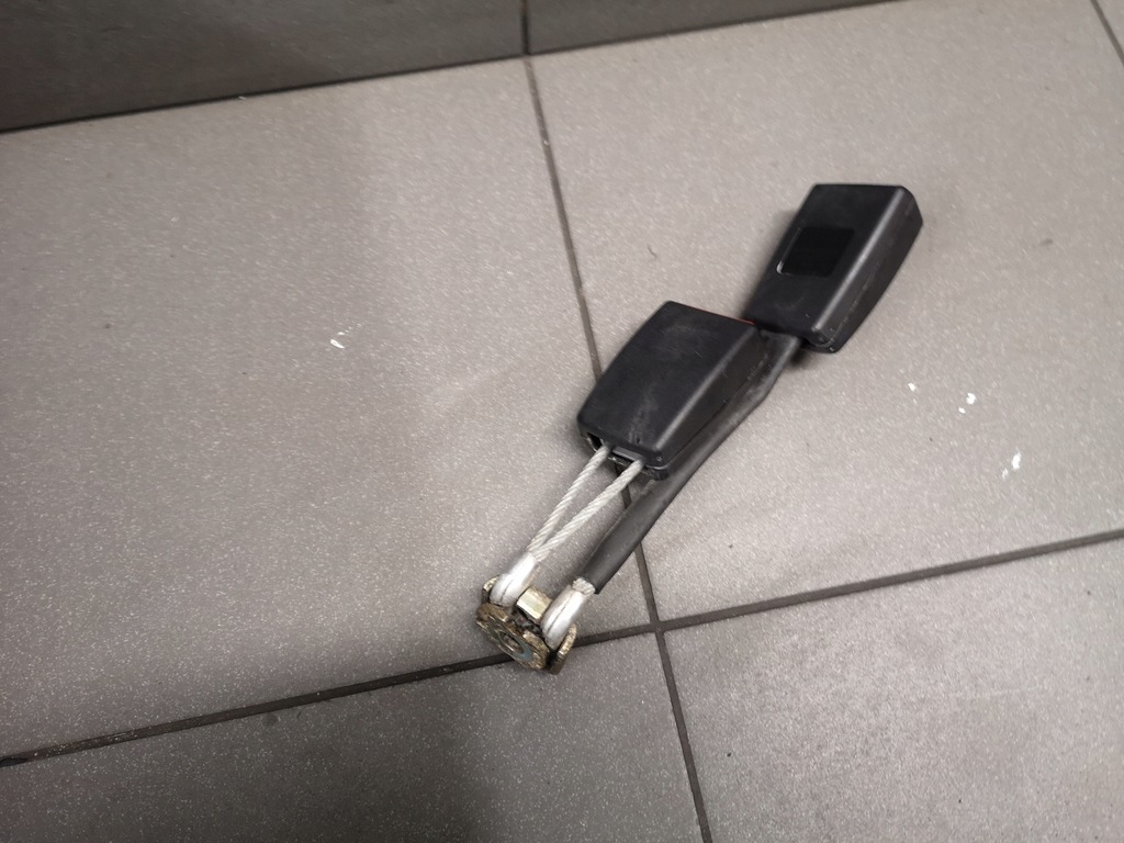 фото №1, Клипса поперечина задняя audi a6 c5 8d0857739d