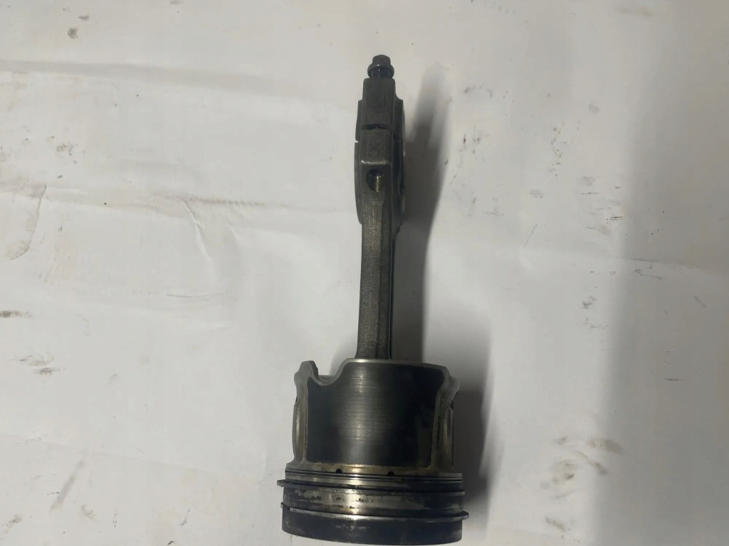 Mini clubman f54 поршень 1372344 2019 2000cm3 Оригинал