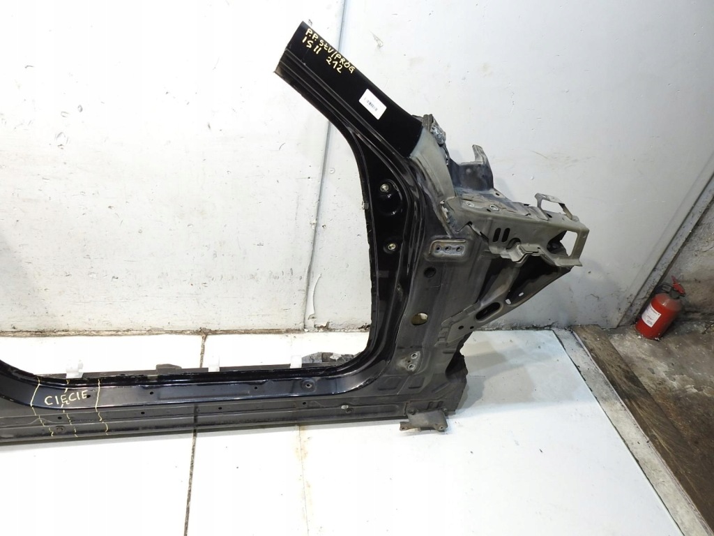 Купить Порог стойку правая  перед 212 lexus is 2