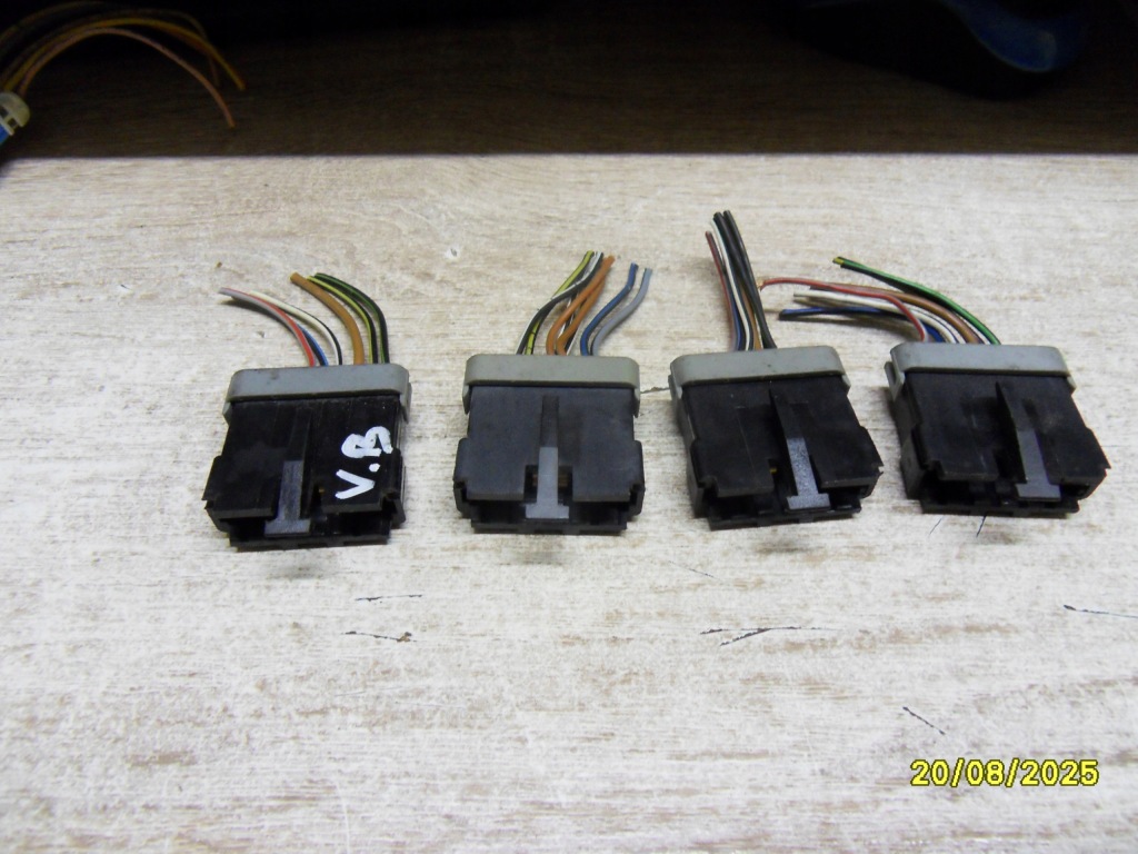 Купити Колодка штекер лампи задній opel vectra b astra f sedan