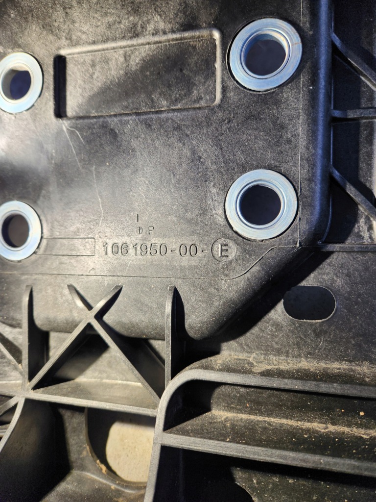 Pas передній tesla s lift підсилювач 106195000e в Україні