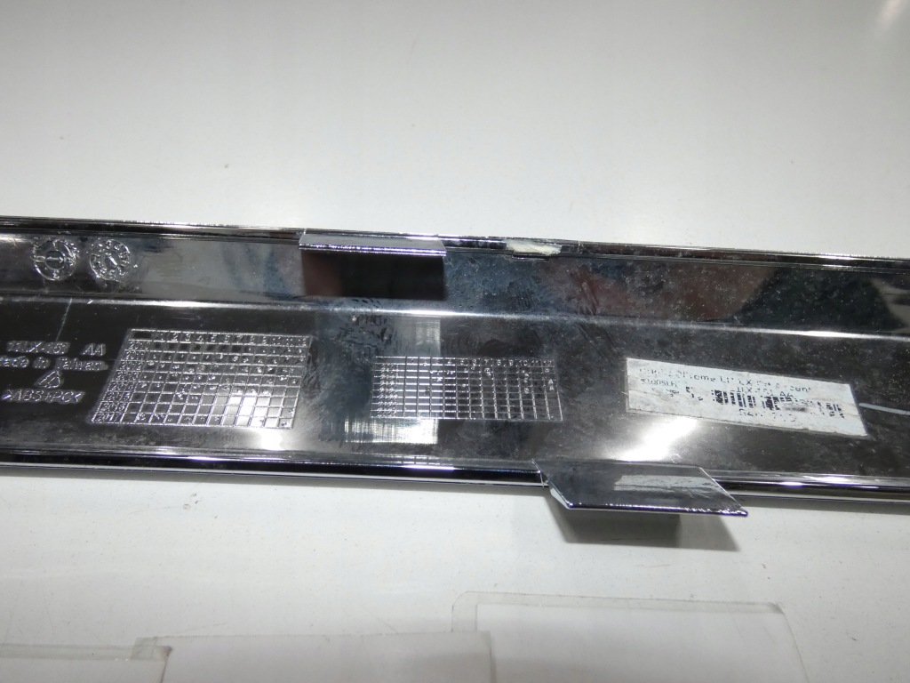 Хром, молдинг бампера передний chrysler 300c левый 251. Оригинал