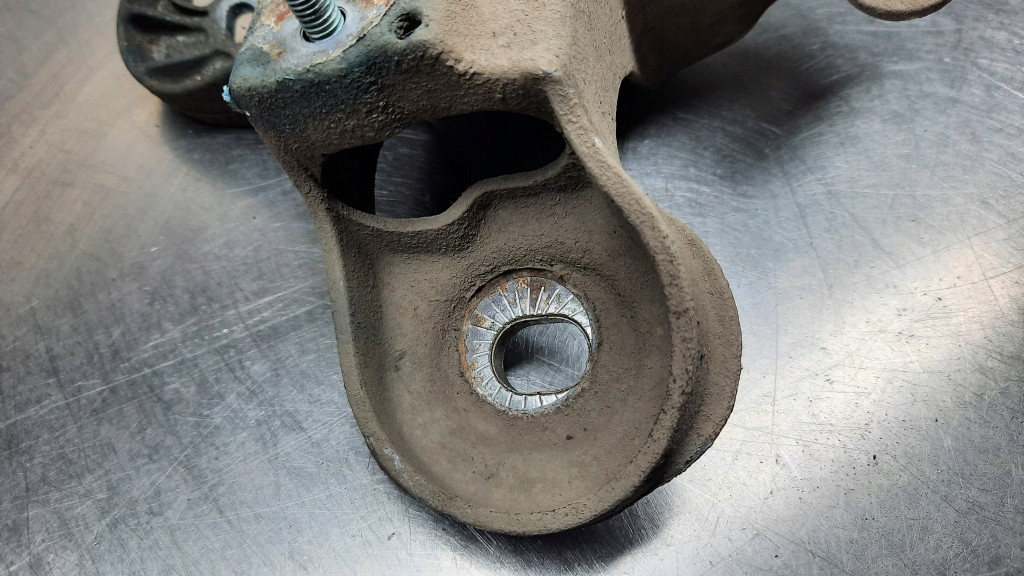 фото №8, Кронштейн двигателя 4b0199351a vw passat b5 audi a4 b5