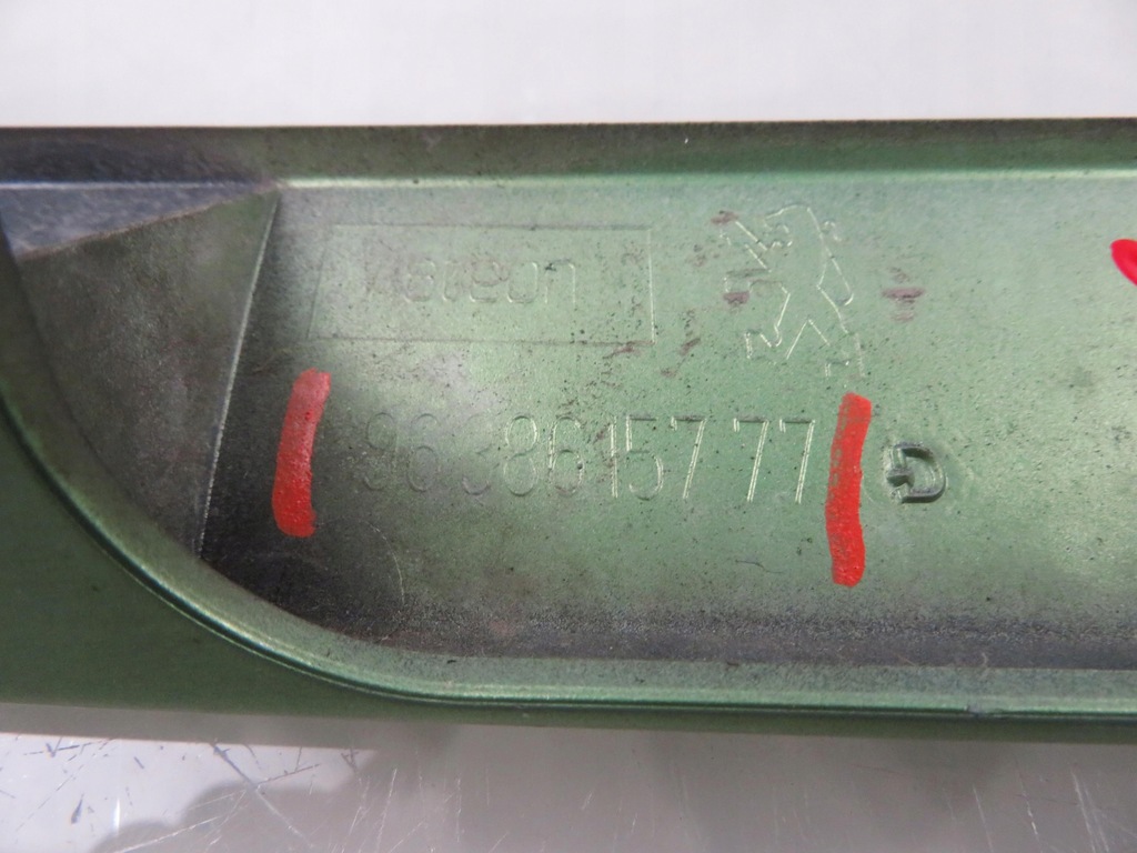 фото №5, Накладка крышки peugeot 307 break 9638615777