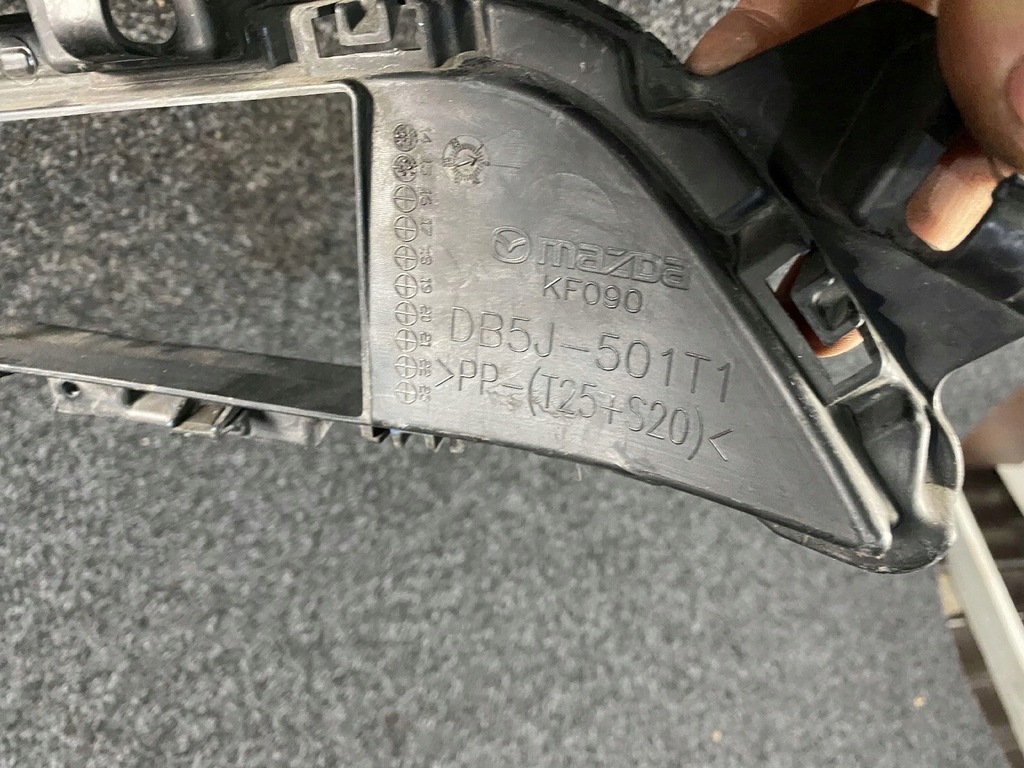 фото №6, Mazda 2 dj 14- решётка бампера средняя перед передняя db5j-501t1