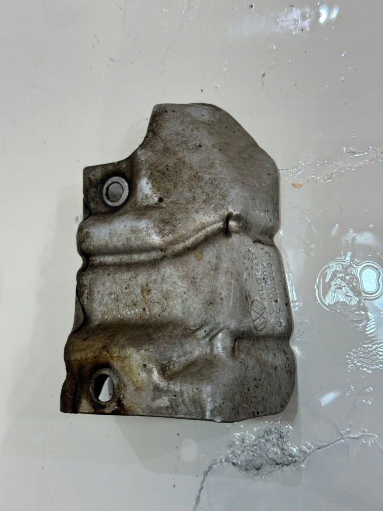 фото №1, Защита тепловая турбины vw golf vii 04l129969j