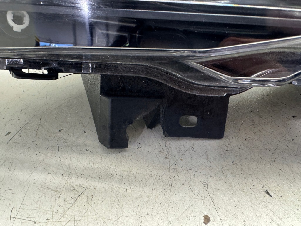 Tesla 3 протитуманна фара led drl правий перед 1507933-10-c в Україні