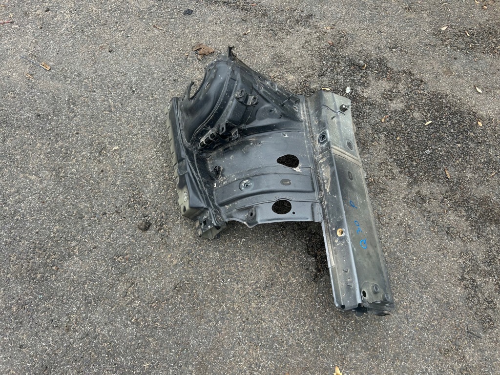 фото №3, Infiniti q30 чверть правий перед