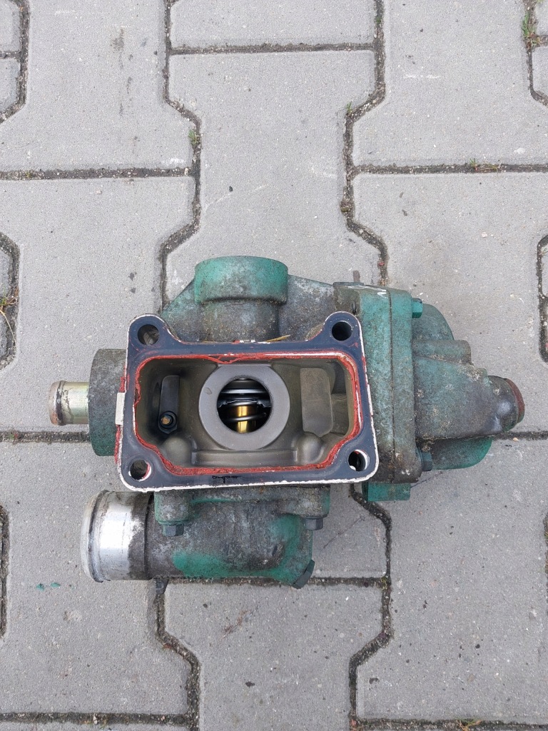 фото №2, Корпус термостата volvo fl renault gama d d8k