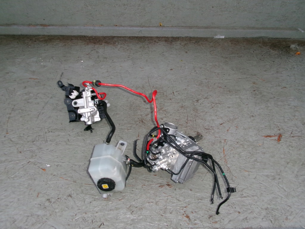 Toyota rav4 iv гибрид насос abs Цена