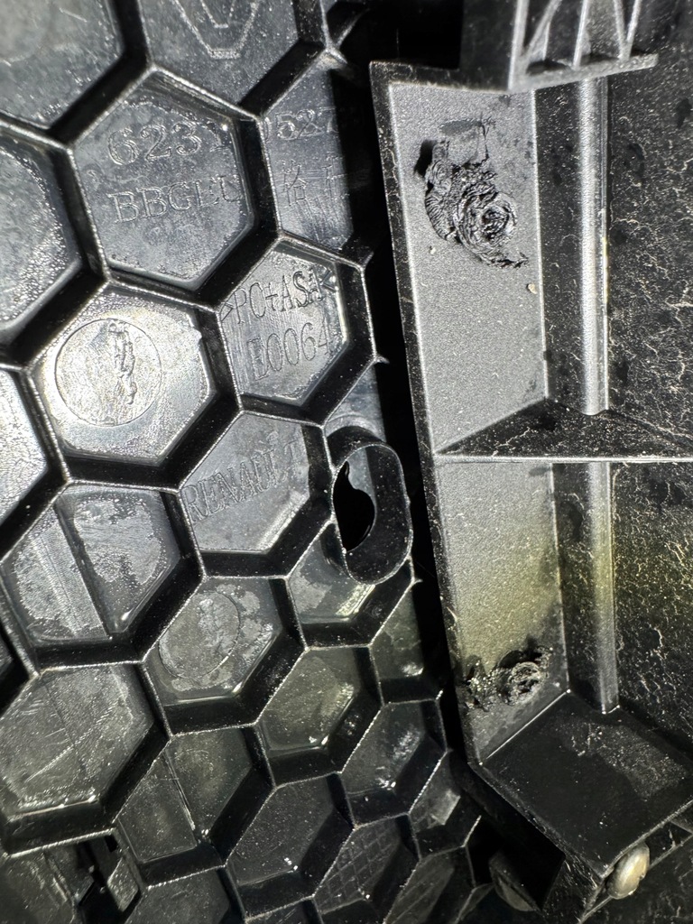 фото №4, Dacia spring решётка радиатора