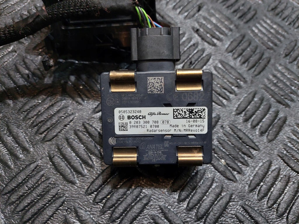 Кронштейн радар датчик 0505323240 alfa romeo giulia Оригінал