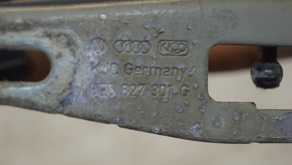 фото №8, Петля кришки багажника лівий audi a4 b7 sedan