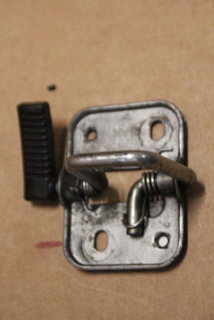 фото №1, Засов капот vw caddy iii scirocco 1k8823186d