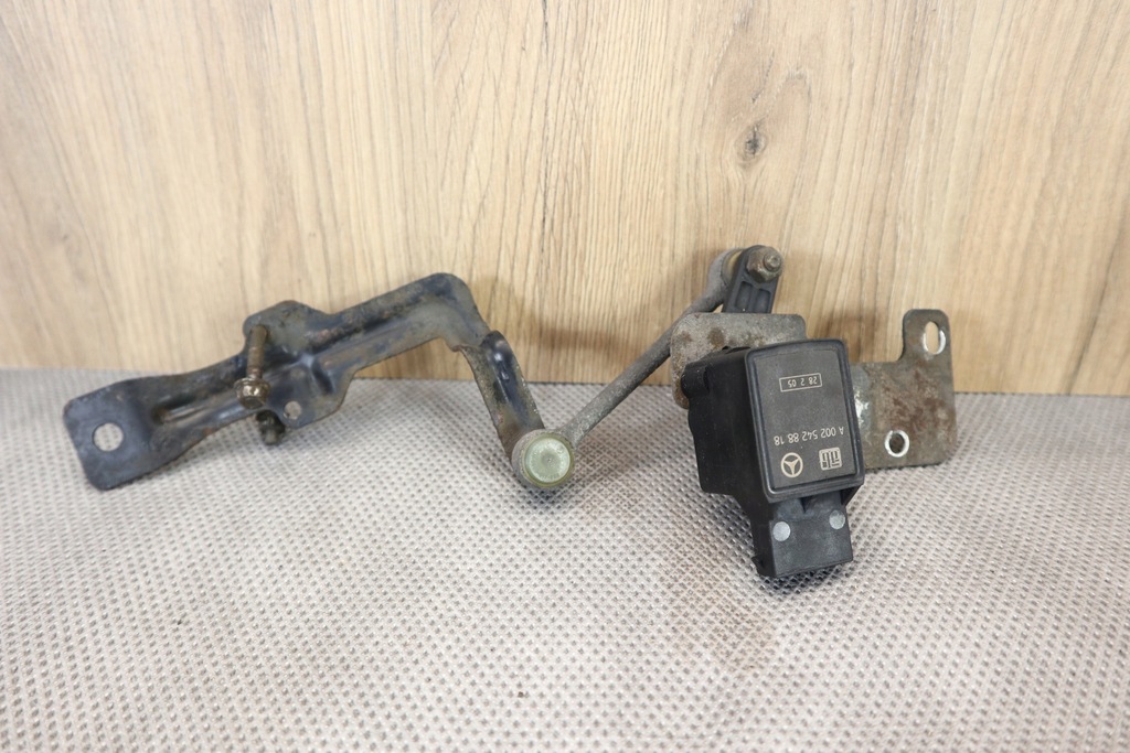 фото №1, Mercedes slk 171 r171 датчик выравнивание света лампа задняя 0025428818