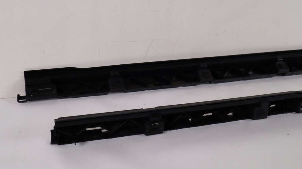 фото №7, Volvo v90 кронштейн накладки порога левая 31386129, 31386131