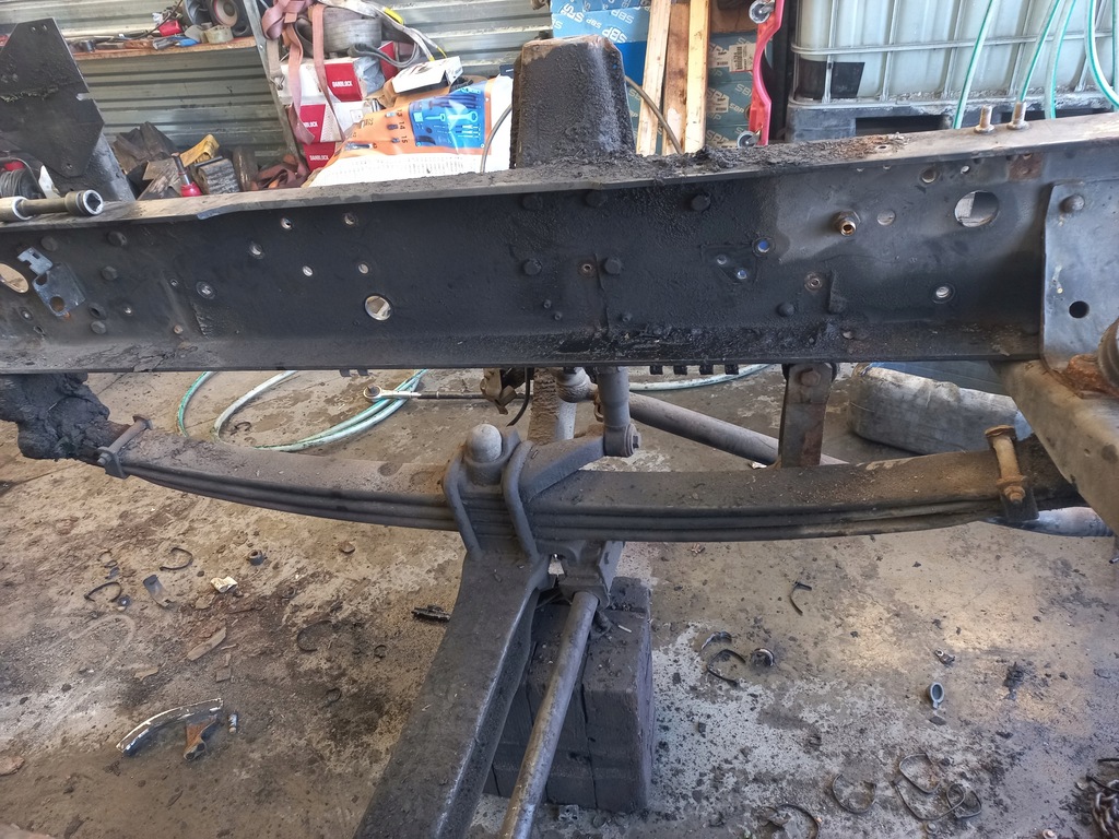 фото №1, Scania ресора 3 щітки