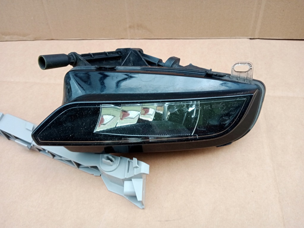 фото №1, Audi a3 правый противотуманная фара 8v0941700c