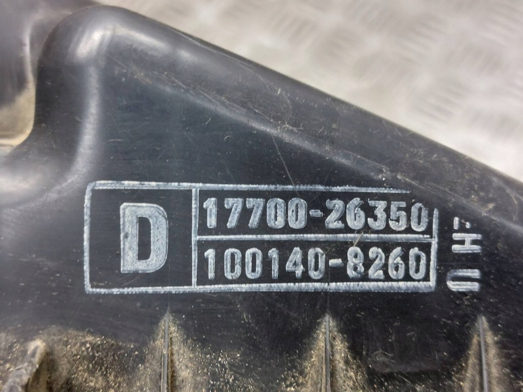 Корпус фільтра повітря+ витратомір + труба повітрозабірник lexus is 2 220d Оригінал