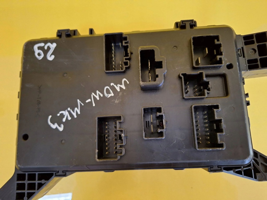 Коробка запобіжників ford mondeo mk 3 1s7t-14a073-ae nr29 в Україні