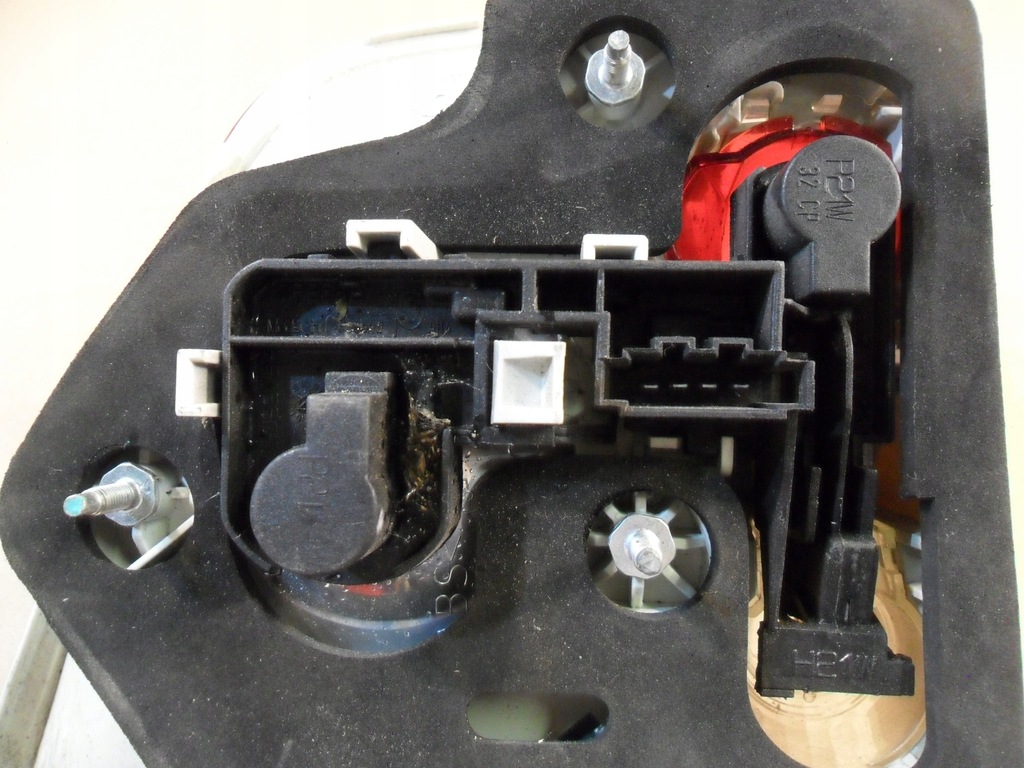 фото №14, Vw touareg правая задняя лампа крышки 7l6945094h