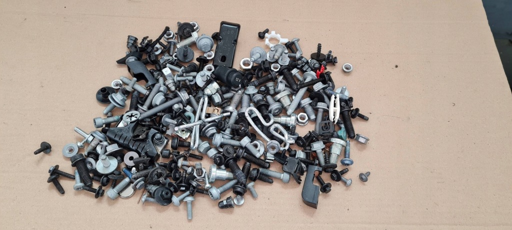 фото №1, A6 c8 4k болты винтики защёлки салона автомобиля a7 4k q8 q7 audi