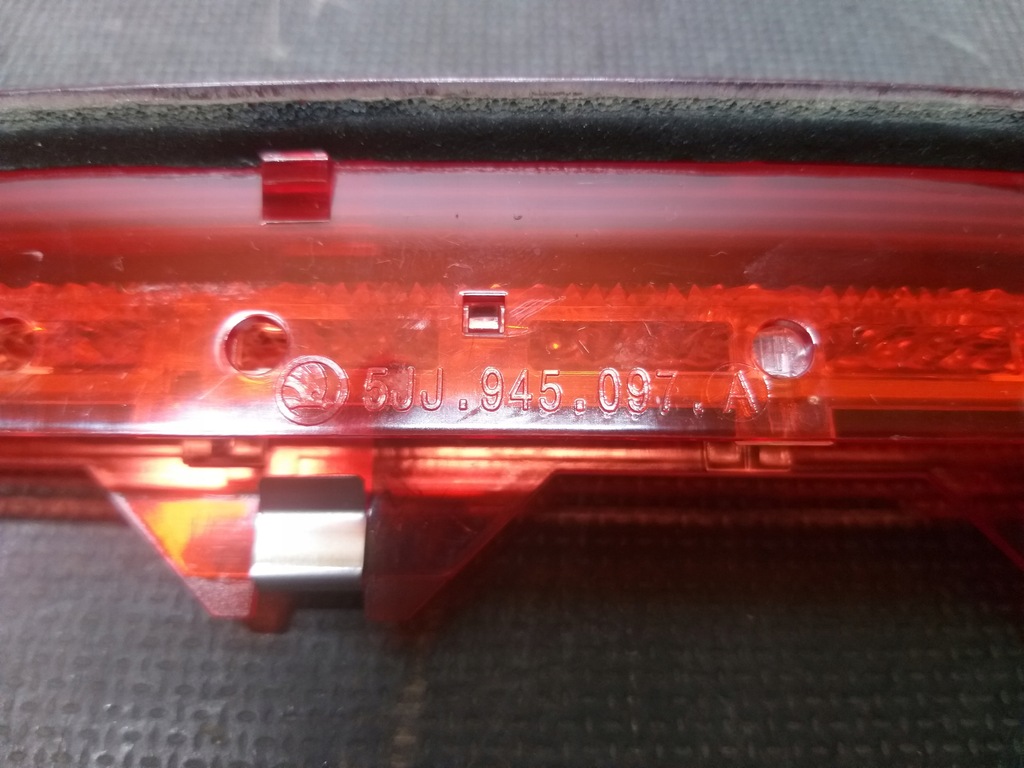 фото №3, Крышка багажника задняя свет стоп skoda rapid 5jj945097a