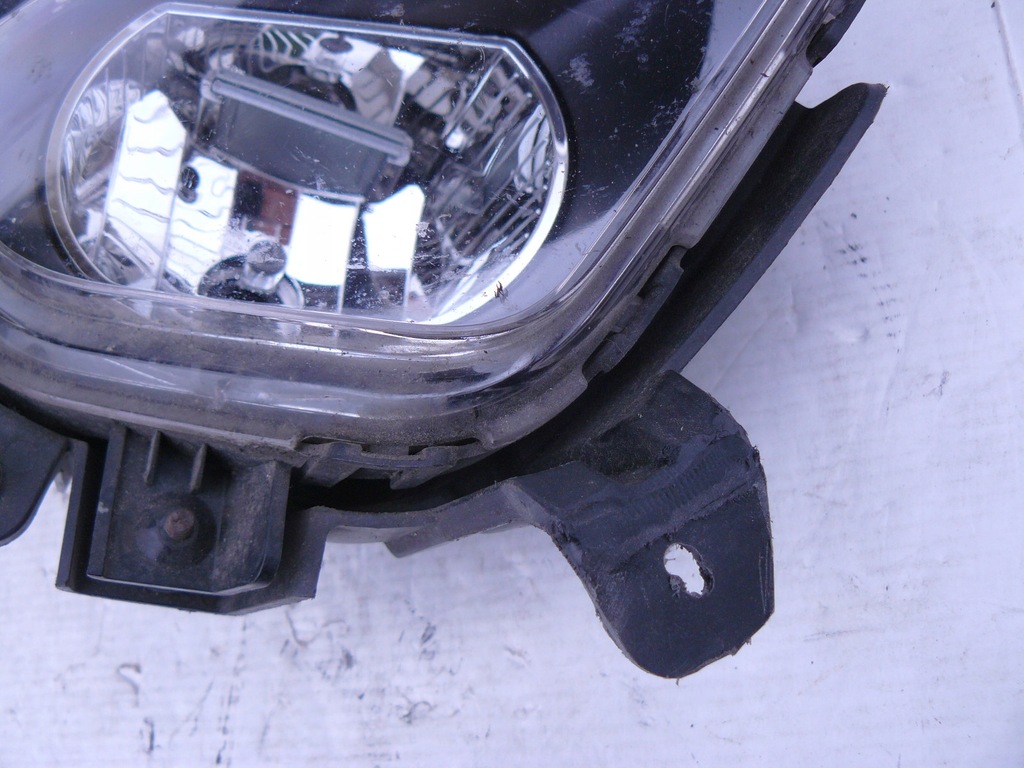 фото №11, Hyundai i30 i lift 09-12 рамка противотуманная фара правый