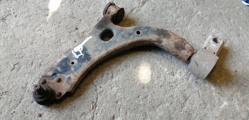 фото №1, Ford fiesta mk6 рычаг левый передний