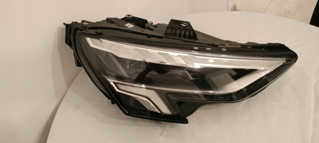 фото №1, Лампа передняя правая audi a3 8y full led 8y0941034 eu