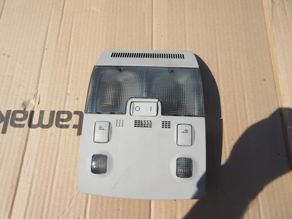 фото №1, Audi a4 b6 b7 лампа освещение кабины 8e0951177