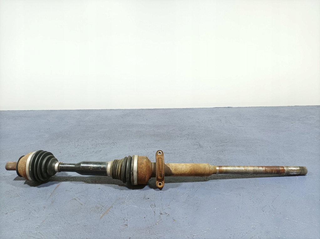 Volvo xc60 1 рестайлинг  2.4 d4 приводной вал перед передняя правая механическая коробка передач awd 31367556 в Украине