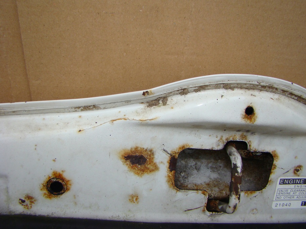 фото №4, Toyota yaris verso 99-05r.maska двигуна. m042