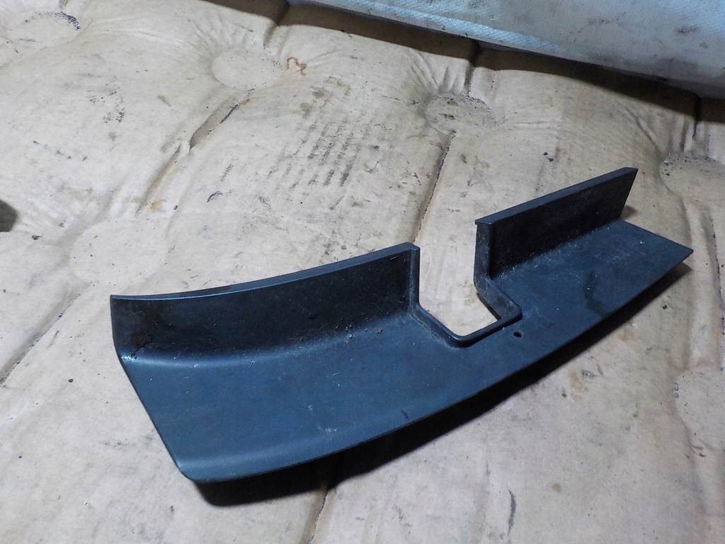 фото №1, Skoda rapid 1.6 tdi 2016r накладка захист лампи лівий задня 5jj945311