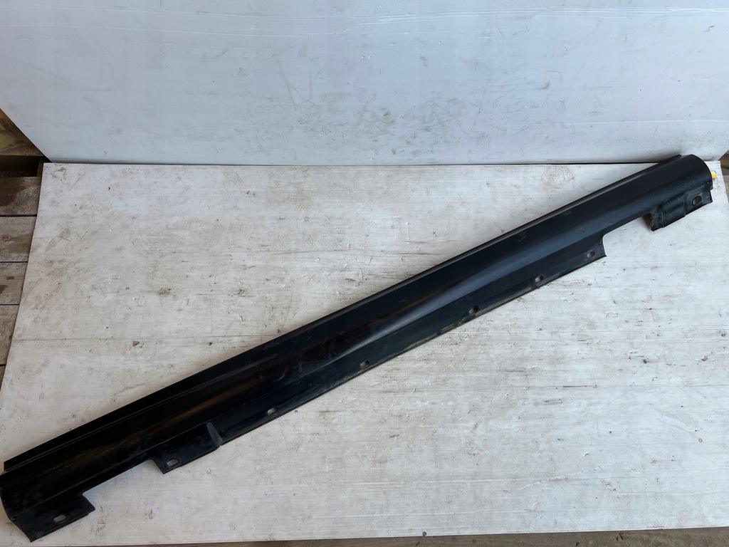 фото №1, Молдинг порог правая mercedes w204 amg a2046981454