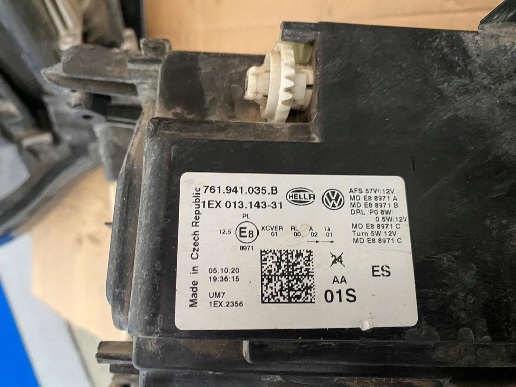 фото №13, Бампер капот лампа pas kompletny перед vw touareg iii