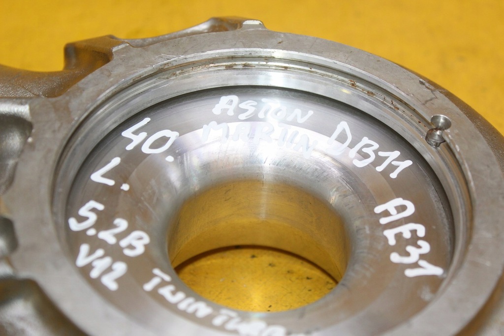 фото №7, Корпус турбины левый aston martin 5.2 b v12 tvin turbo db11 hy53-9g438-ab