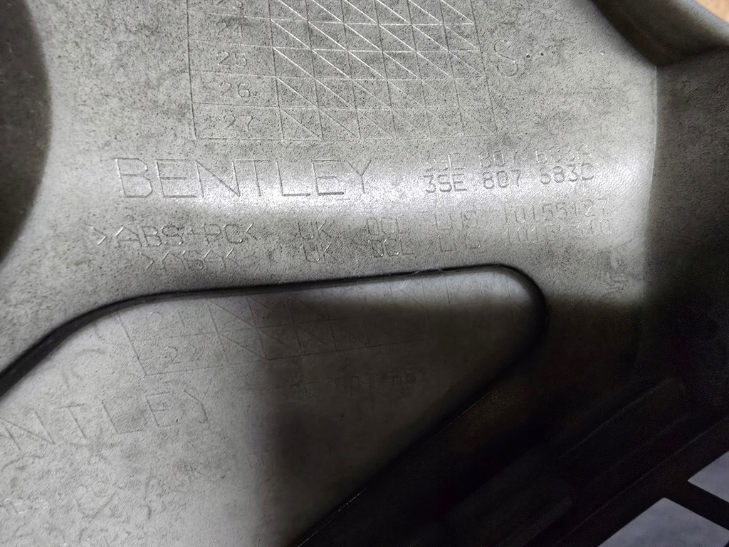 фото №9, Решітка ліва бампера перед bentley flying spur 3se