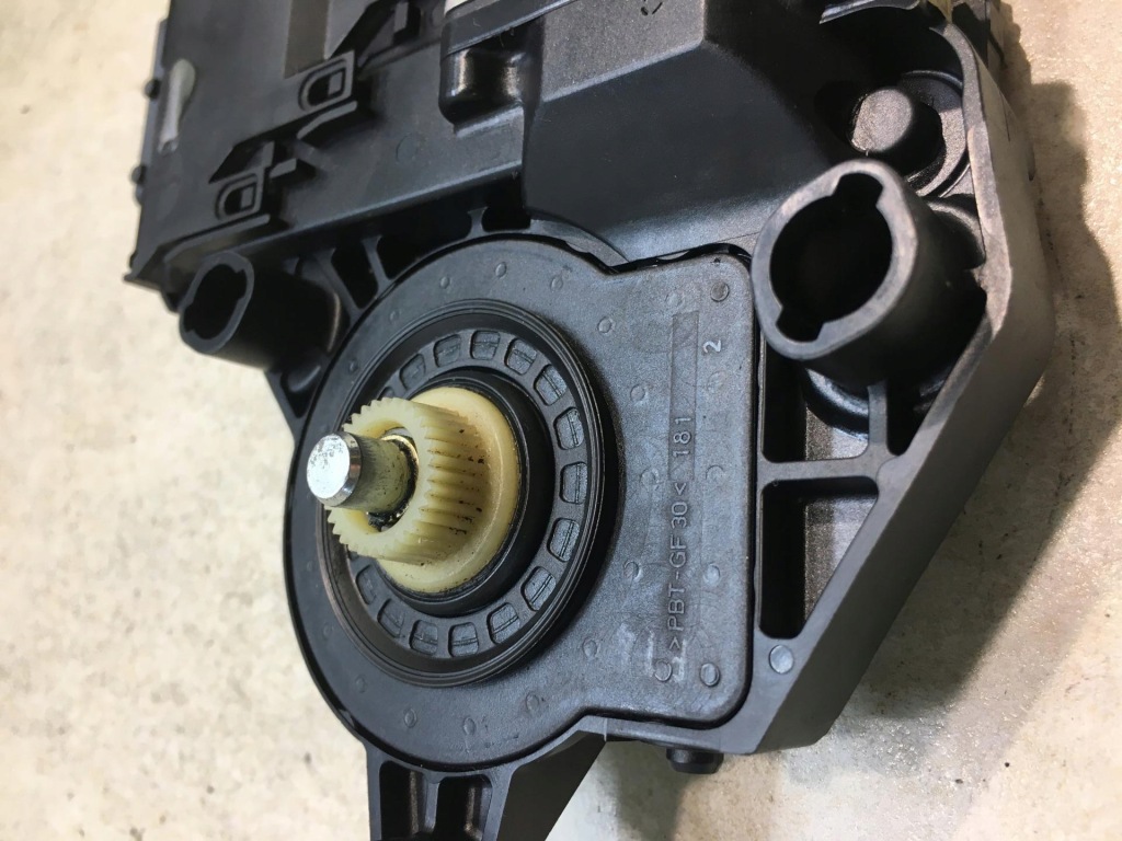 фото №7, Моторчик стекло правый перед 307 9634457480