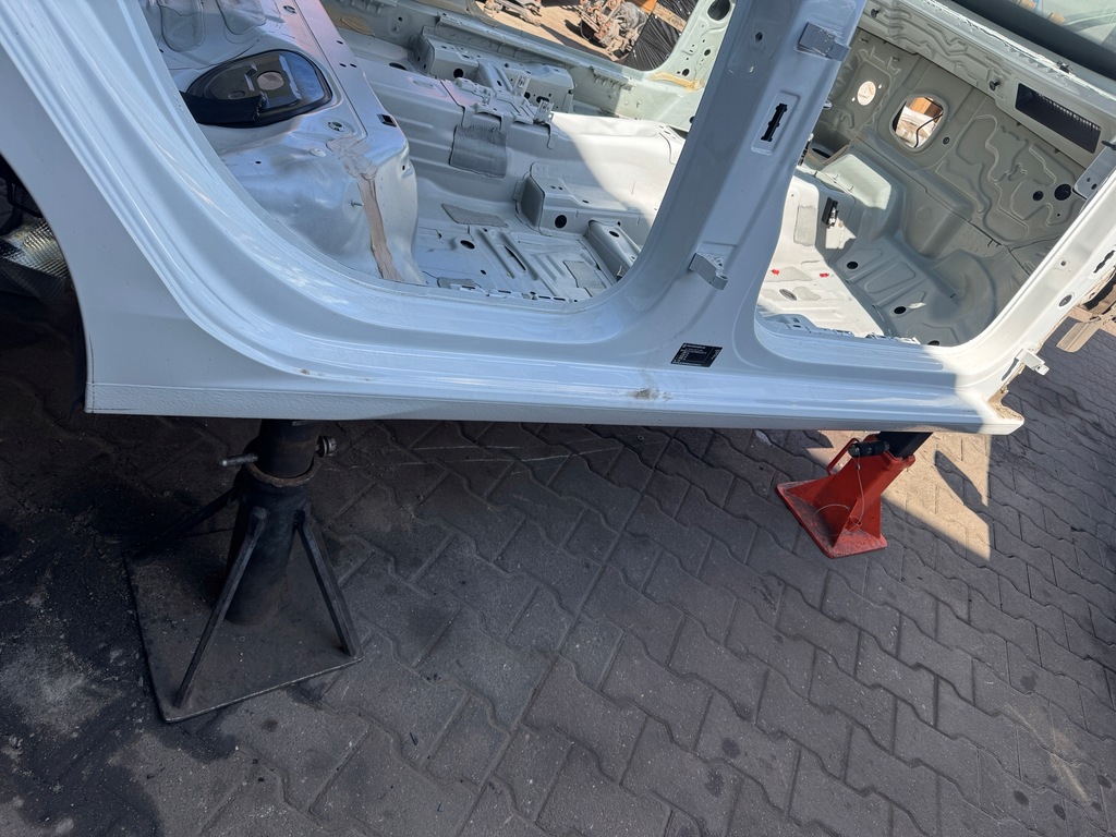 фото №1, Vw golf 8 viii kombi четверть правая передняя порог