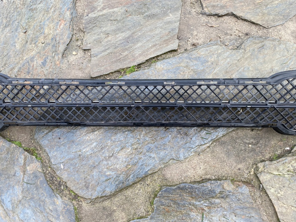 фото №12, Bmw x1 e84 решётка средняя бампера перед 2991506 оригинал