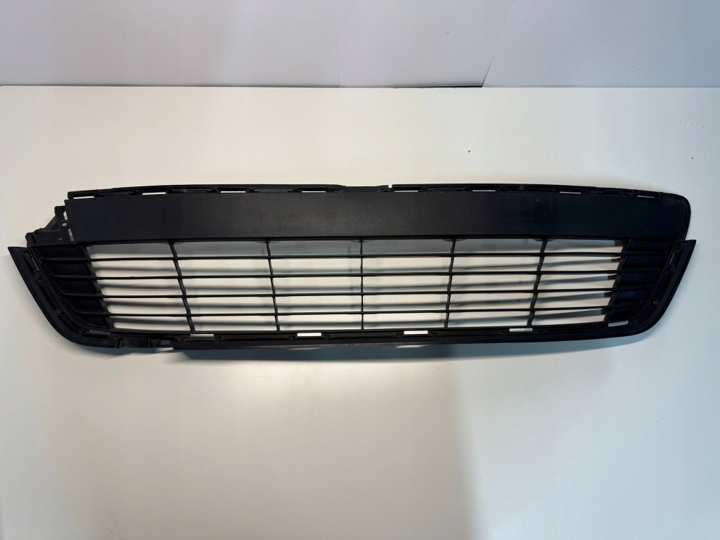 фото №1, Решётка бампера средняя toyota yaris iii