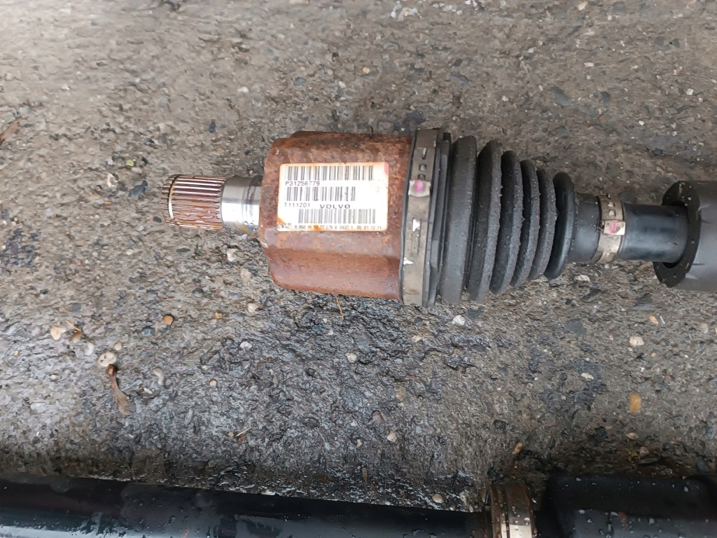 Volvo v60 2,0d приводной вал левая короткий автоматическая коробка передач p31256779 в Украине